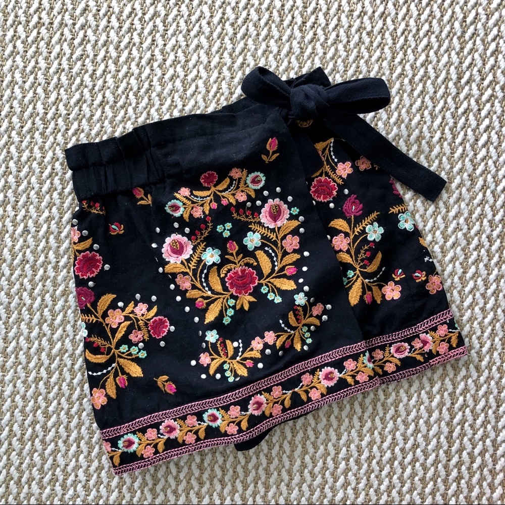 Zara embroidered skort (skirt/short)